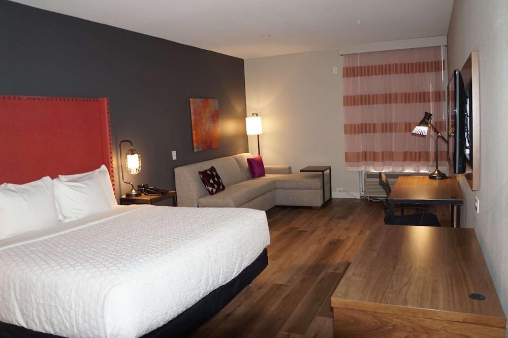 La Quinta Inn & Suites by Wyndham Lewisville photo 2