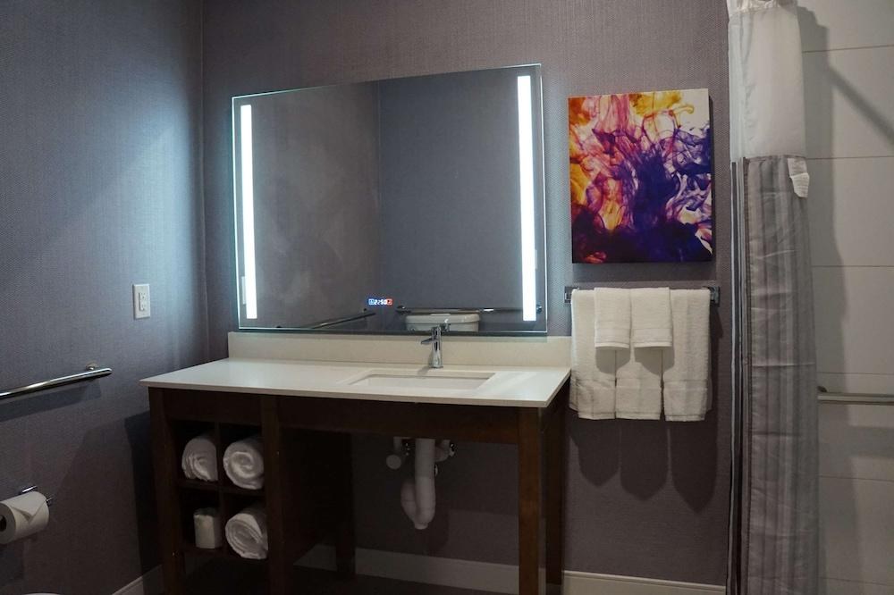 La Quinta Inn & Suites by Wyndham Lewisville photo 3