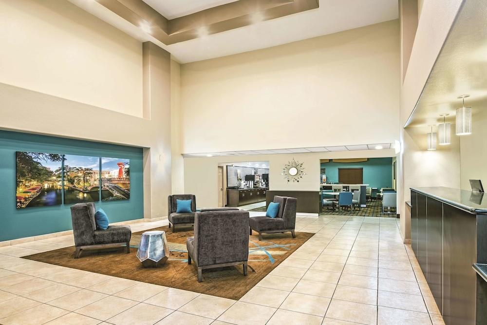 La Quinta by Wyndham San Antonio North Stone Oak photo 3