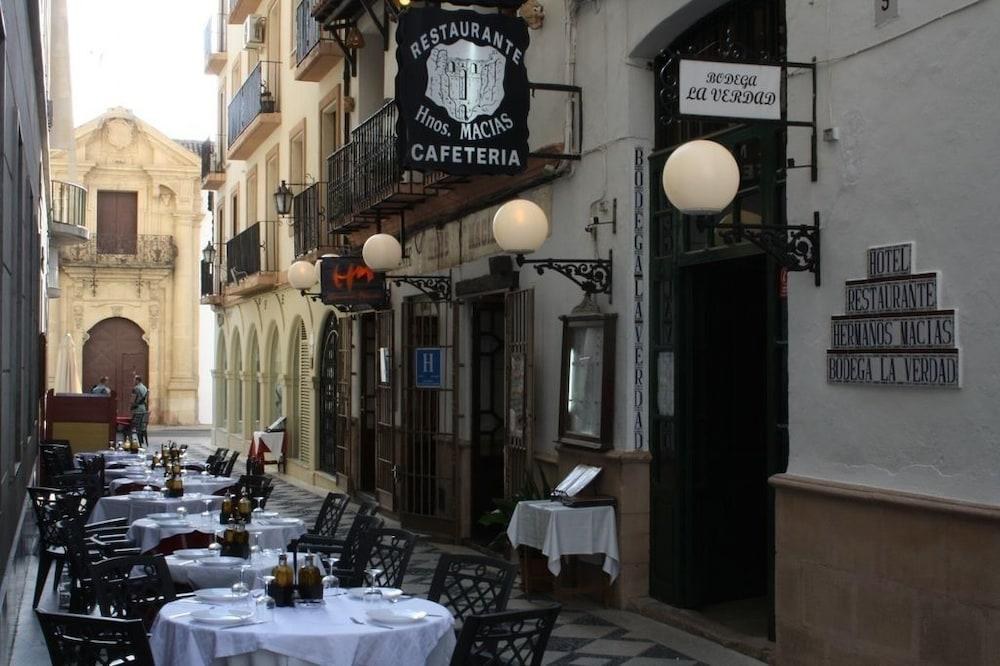 Hotel Hermanos Macias