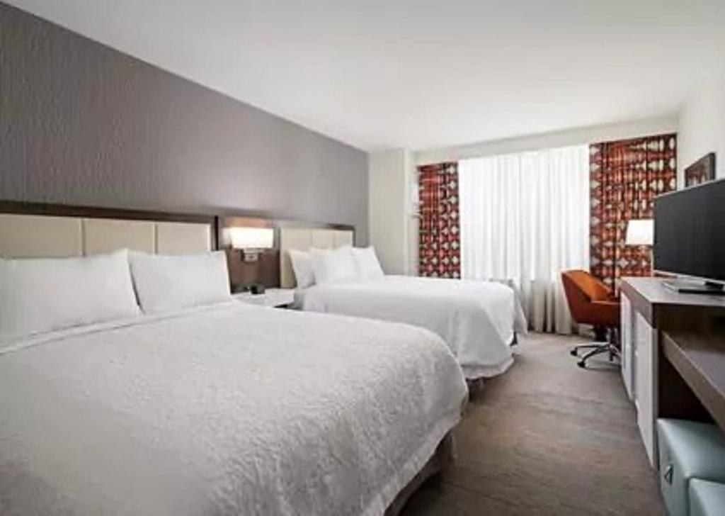 Hampton Inn & Suites by Hilton Kelowna Airport photo 1