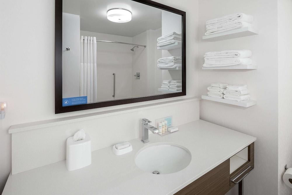 Hampton Inn By Hilton & Suites San Diego Airport Liberty Station photo 3