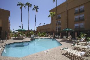 GREENTREE INN & SUITES PHOENIX SKY HARBOR photo 2