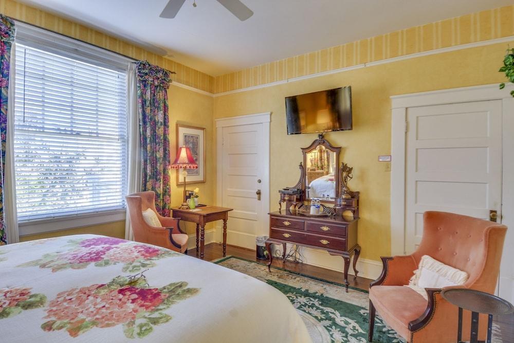 Austin's Inn At Pearl Street photo 2