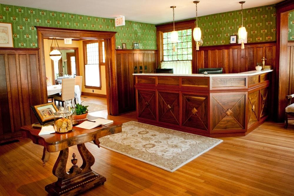 Showers Inn photo 1