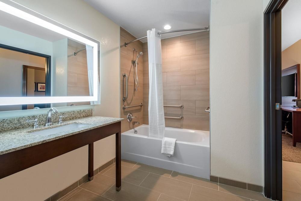 COMFORT SUITES DENVER INTERNATIONAL AIRPORT photo 3