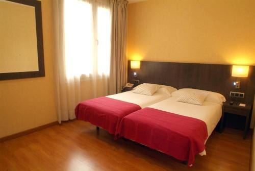 Hotel 1948 Manresa photo 4