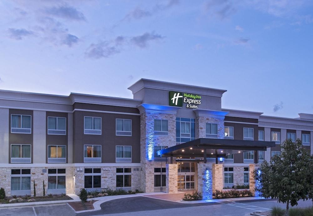 Holiday Inn Express & Suites AUSTIN NW - FOUR POINTS