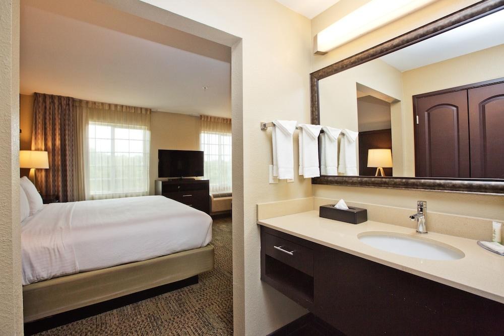 Staybridge Suites Austin South Interstate Hwy 35 photo 3