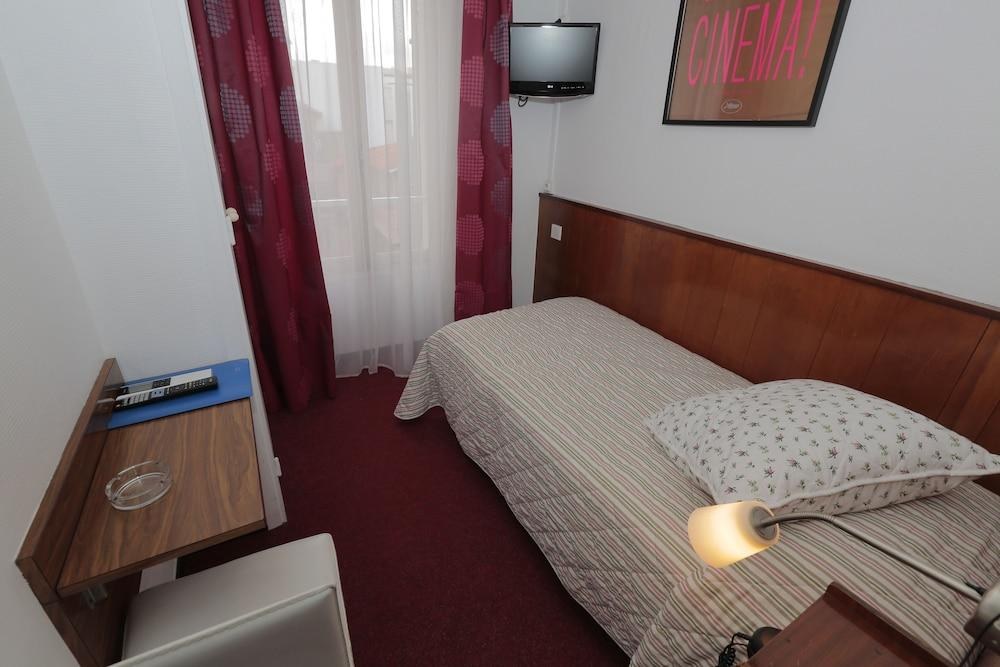 Azurene Royal Hotel photo 2