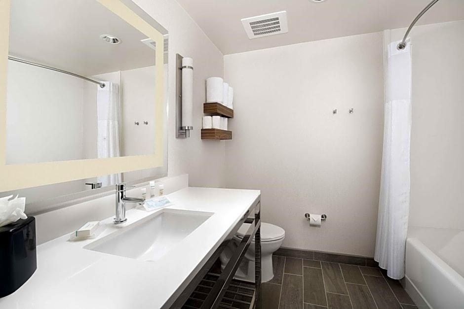 Hilton Garden Inn San Antonio Downtown Riverwalk photo 2