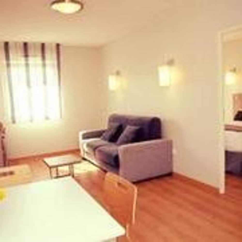 Lagrange Aparthotel Toulouse Saint-Michel photo 1