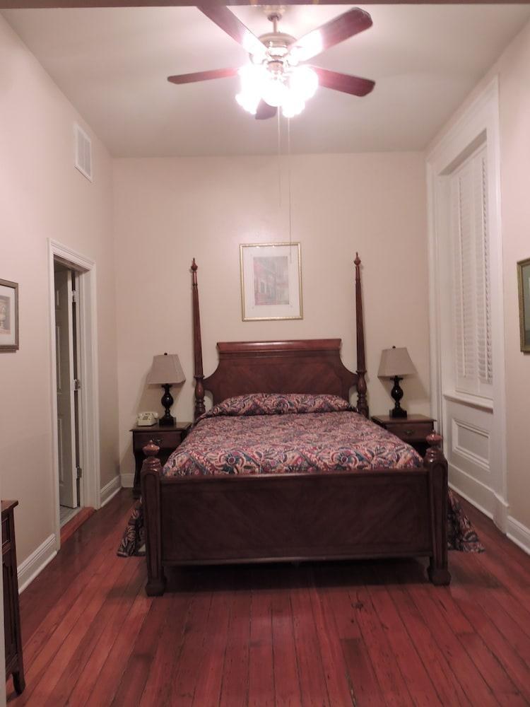 New Orleans Courtyard Hotel photo 1