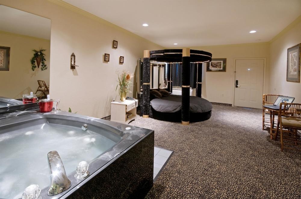 Americas Best Value Platinum Inn & Suites photo 2