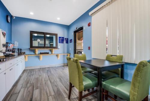 Scottish Inns & Suites IAH Airport-Beltway 8 photo 3