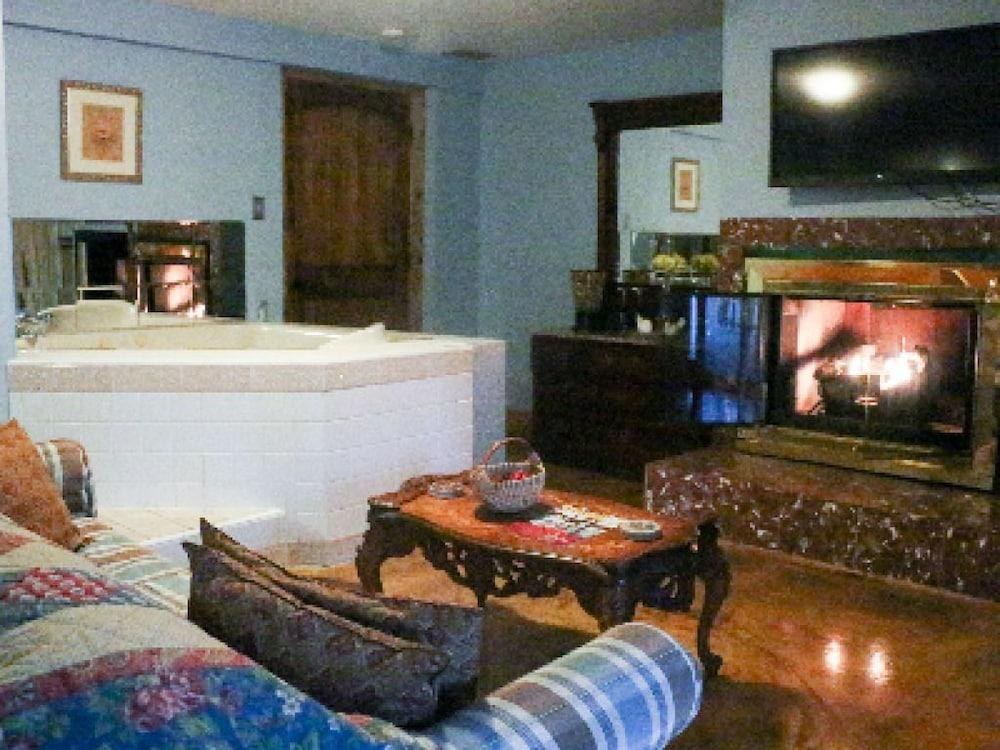 Lil Black Bear Inn photo 2