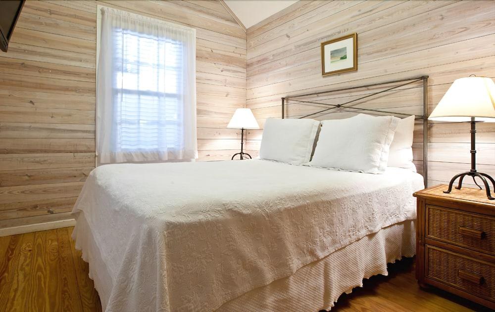 Island City House photo 2
