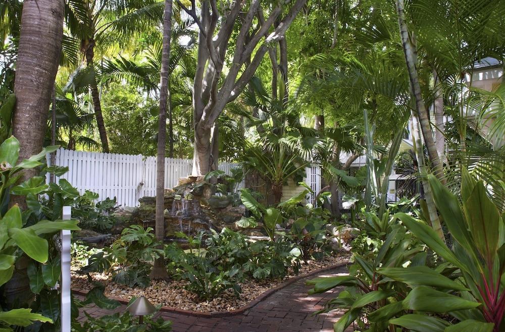 Island City House photo 3