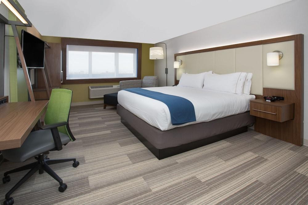 Holiday Inn Express & Suites Houston S - Medical Ctr Area, an IHG Hotel photo 1