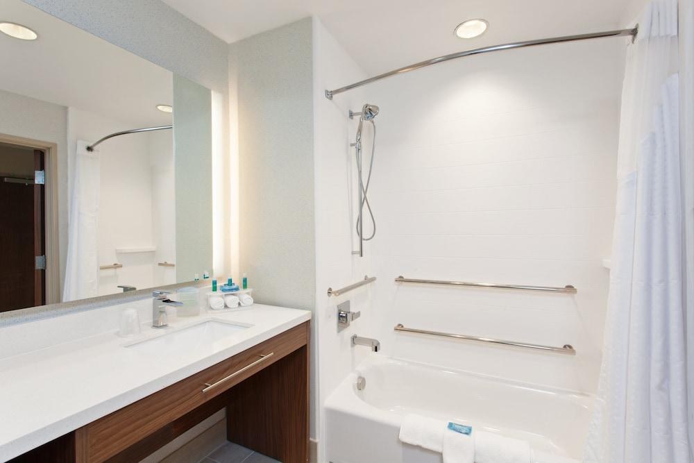 Holiday Inn Express & Suites Houston S - Medical Ctr Area, an IHG Hotel photo 3