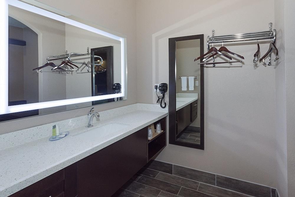 Econo Lodge Inn & Suites Houston NW-Cy-Fair photo 3