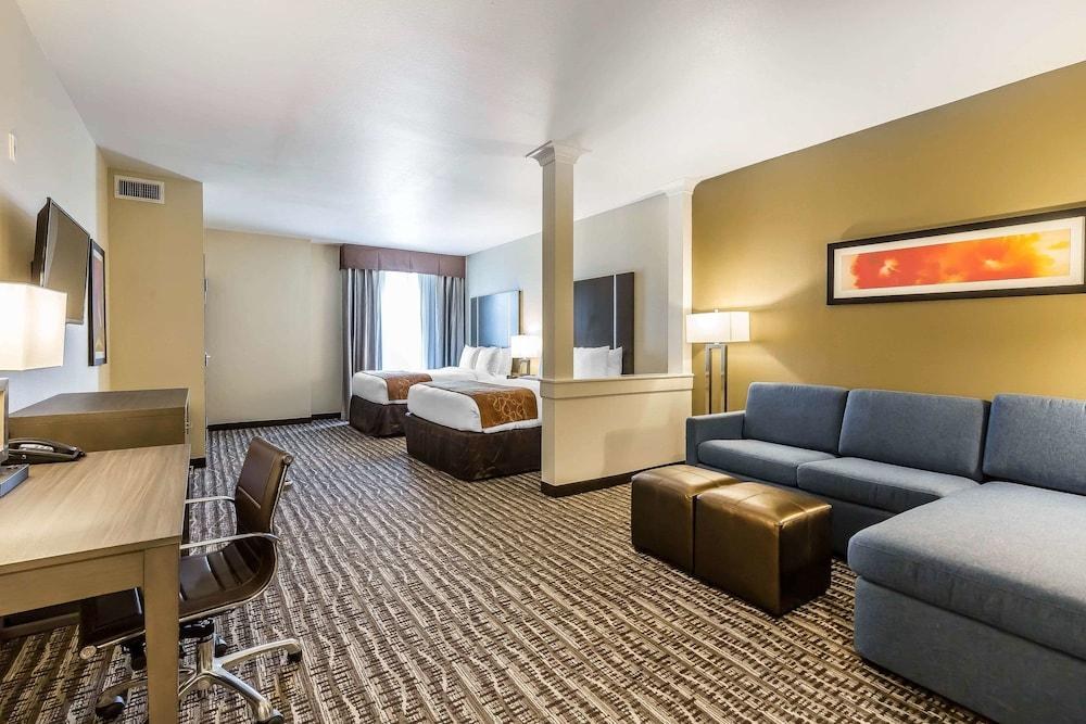 Comfort Suites Near Sam Houston Race Park photo 2