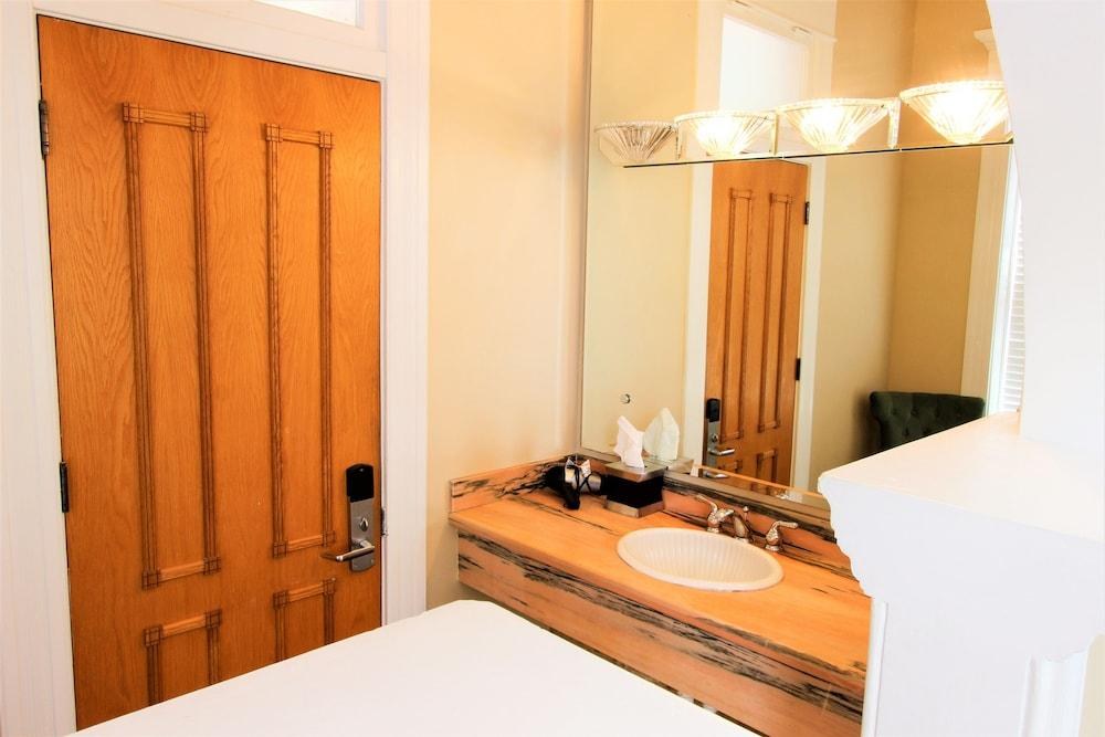 SOUTHERNMOST HOUSE HOTEL photo 3