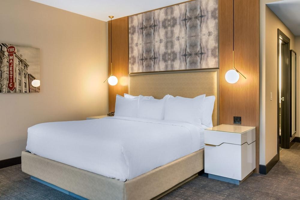 Renaissance Saint Elm Dallas Downtown Hotel photo 2