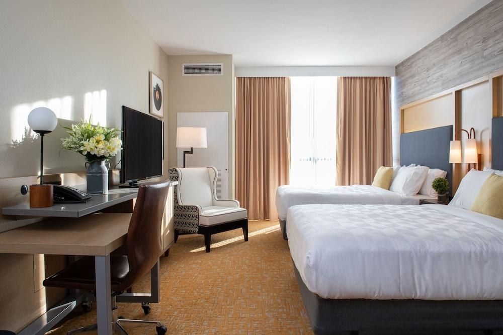 Holiday Inn & Suites Nashville Downtown Broadway photo 1