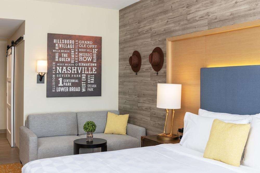 Holiday Inn & Suites Nashville Downtown Broadway photo 2