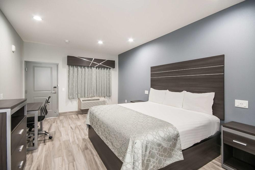 AMERICAS BEST VALUE INN & SUITES NORTHEAST HOUSTON I-610 photo 2