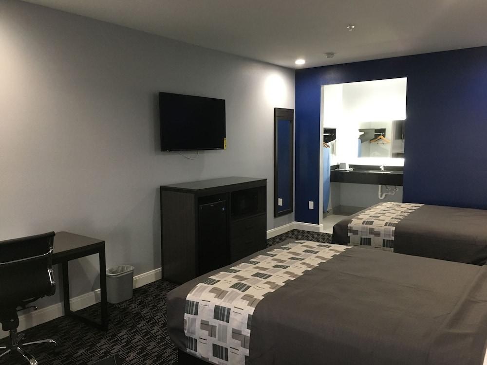 PLATINUM INN AND SUITES photo 2