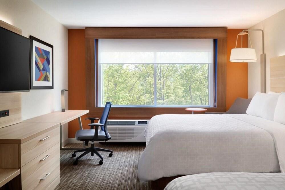 Holiday Inn Express & Suites Memorial ¿ CityCentre, an IHG Hotel photo 2