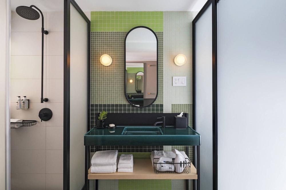 MOXY NYC EAST VILLAGE photo 3