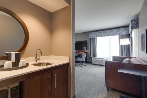 Hampton Inn & Suites by Hilton Nashville North Skyline photo 1