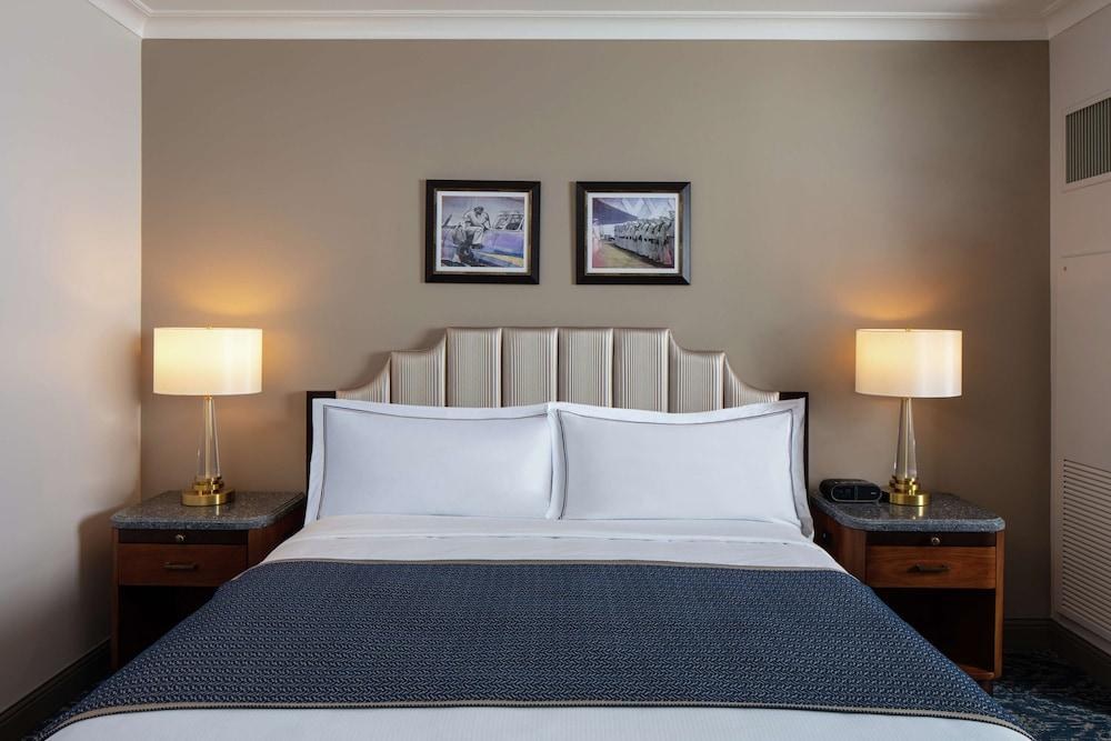 Higgins Hotel, Official Hotel of The National WWII Museum, Curio Collection by Hilton photo 2