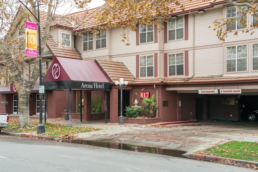 ARENA HOTEL photo 3