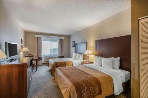 Comfort Inn & Suites Aurora Avenue North photo 4