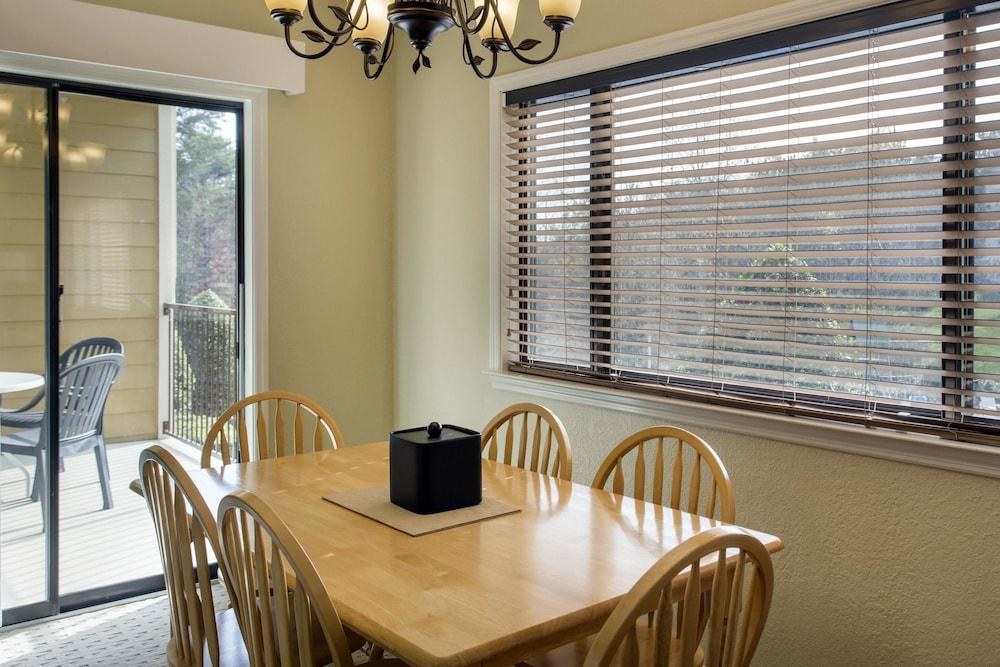 BLUEGREEN VACATIONS LAUREL CREST, AN ASCEND RESORT photo 1
