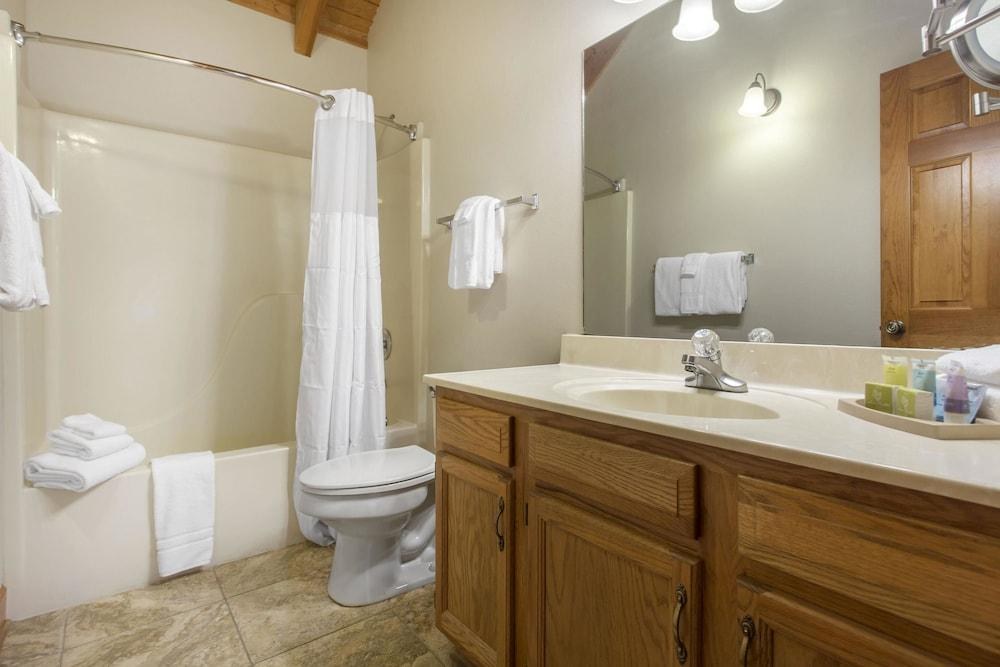 BLUEGREEN VACATIONS LAUREL CREST, AN ASCEND RESORT photo 3