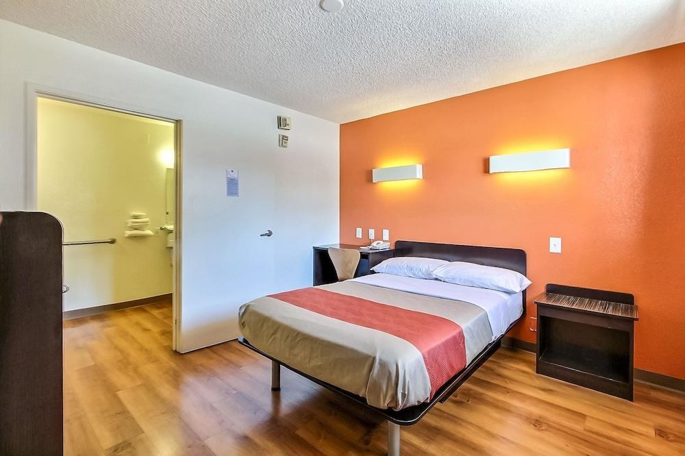 Motel 6-San Jose, CA - Airport photo 1