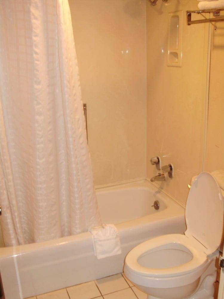 Trade Winds Central Inn photo 3