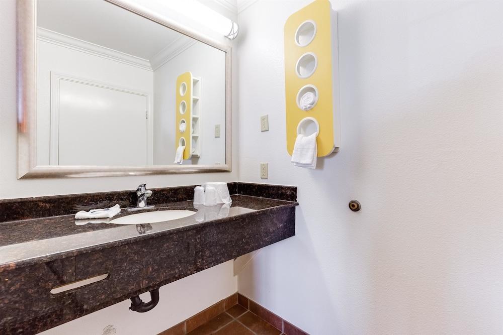 Motel 6-San Jose, CA - Convention Center photo 3