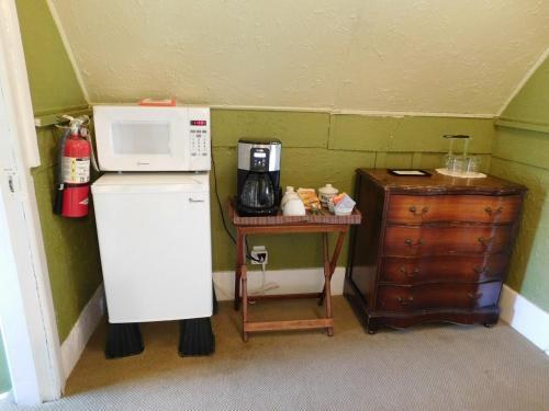 BACON MANSION BED AND BREAKFAST photo 2