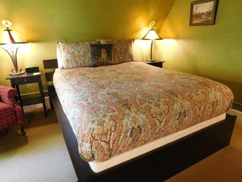 BACON MANSION BED AND BREAKFAST photo 3