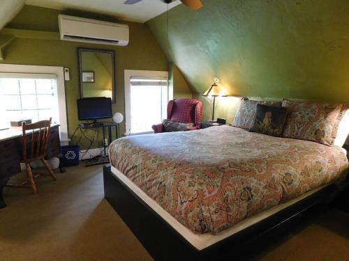 BACON MANSION BED AND BREAKFAST photo 4