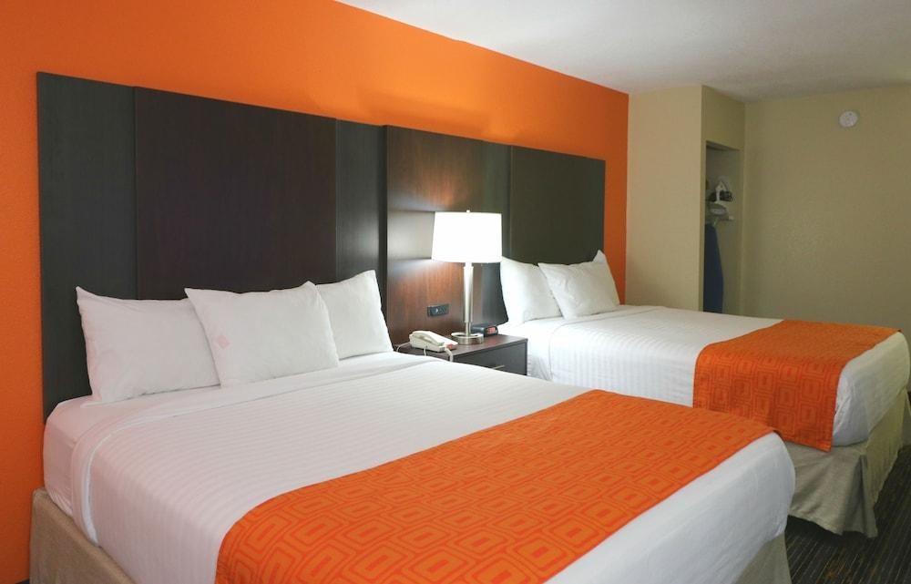 Howard Johnson by Wyndham Pigeon Forge photo 1