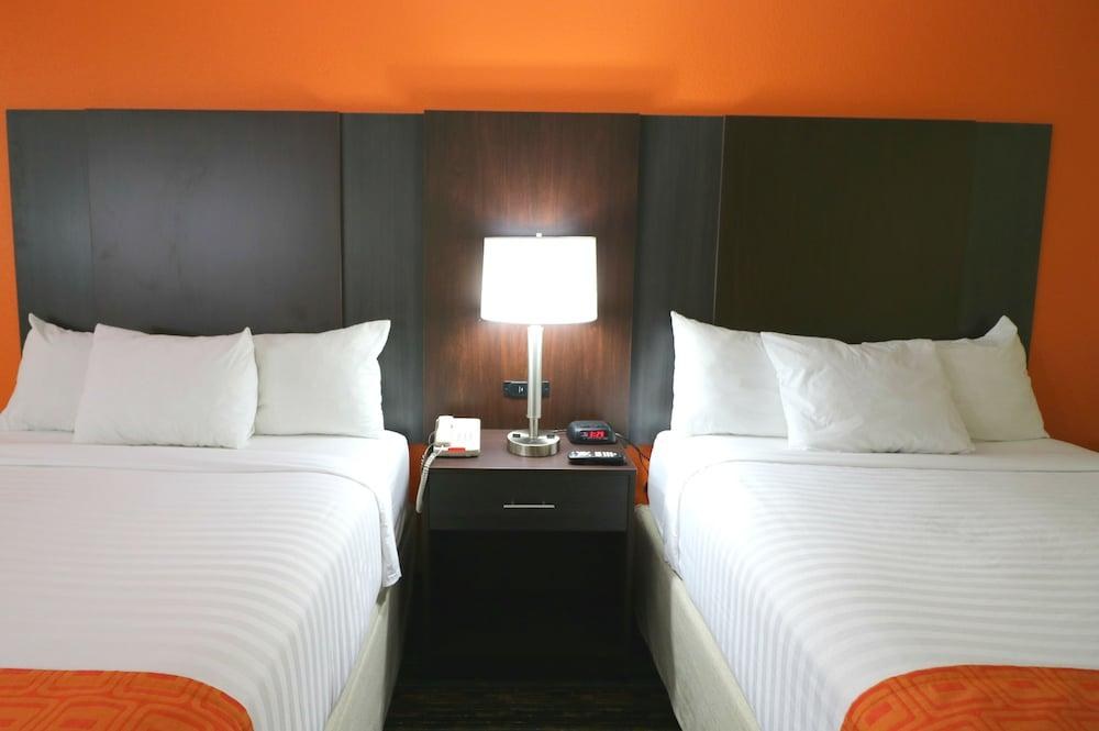 Howard Johnson by Wyndham Pigeon Forge photo 2