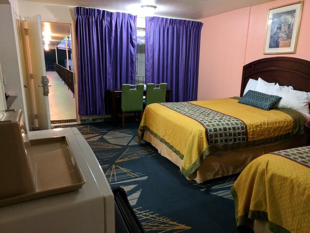 La Hacienda Motel