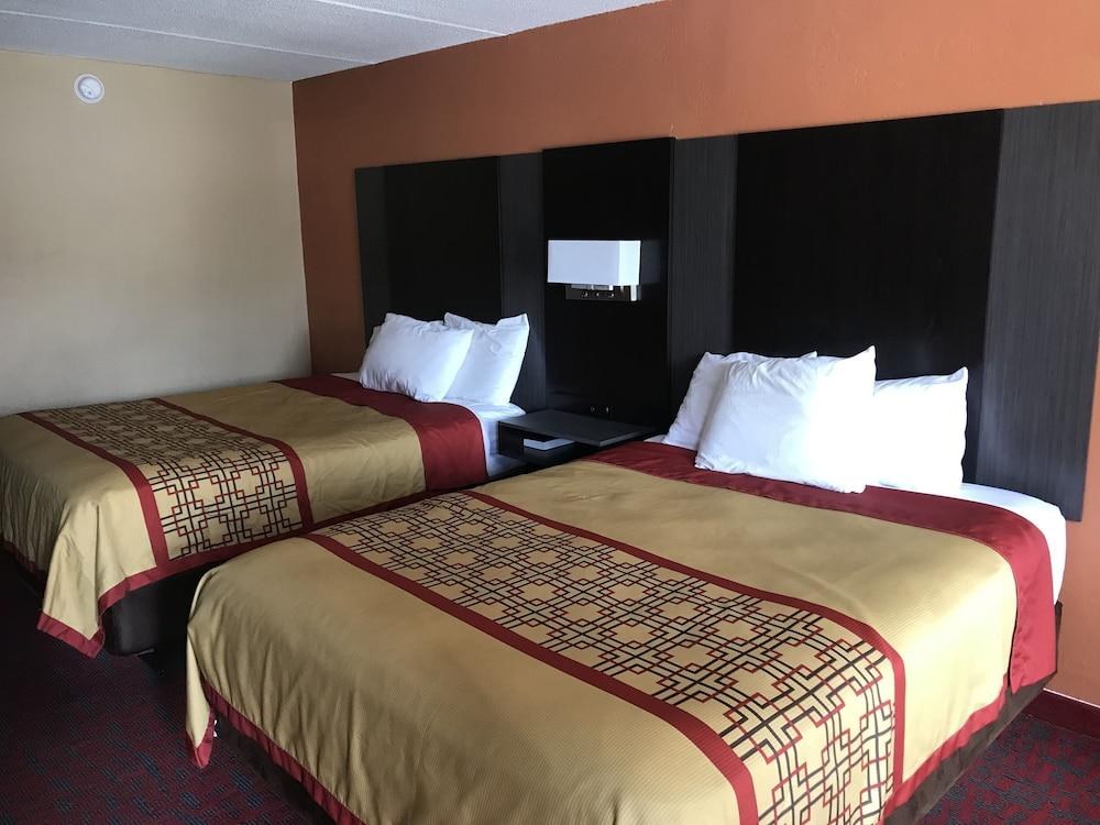 CONNER HILL MOTOR LODGE photo 2